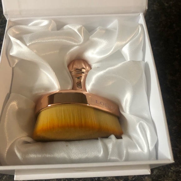 Eloise mini tear drop makeup brush - Picture 8 of 8